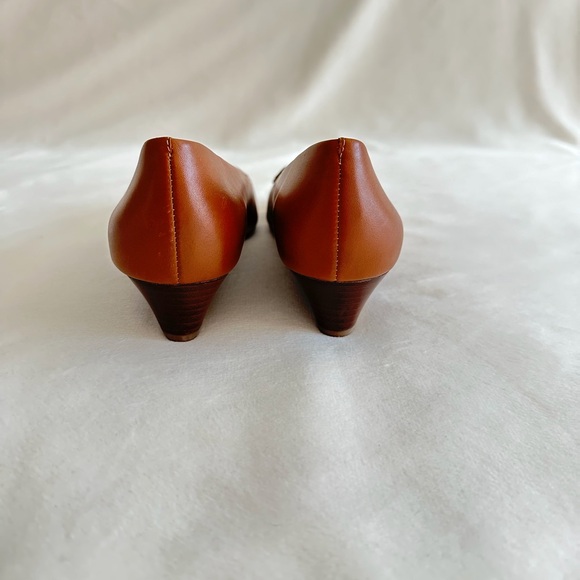 Tory Burch Slight Wedge Heels / Flats - Picture 9 of 16